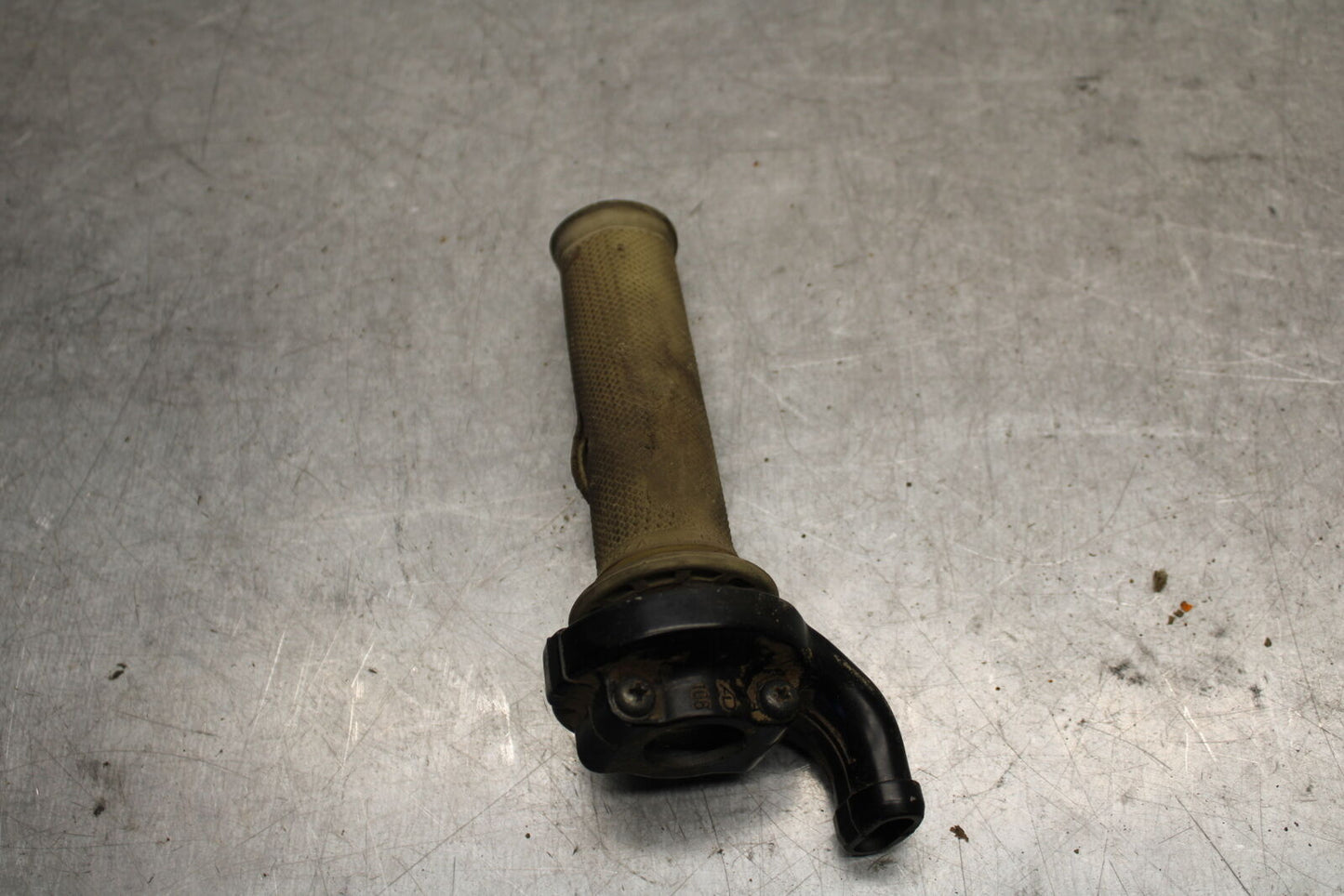 09-11 TRIUMPH DAYTONA 675 THROTTLE CABLE LINE HOUSING GUIDE BB652