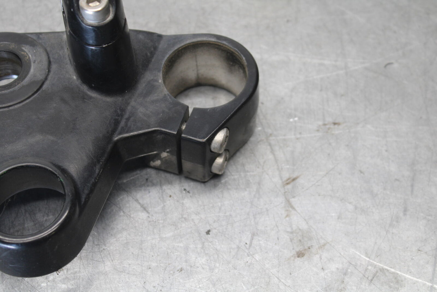 01-06 TRIUMPH TIGER 955I FORKS UPPER TRIPLE TREE CLAMP BB693
