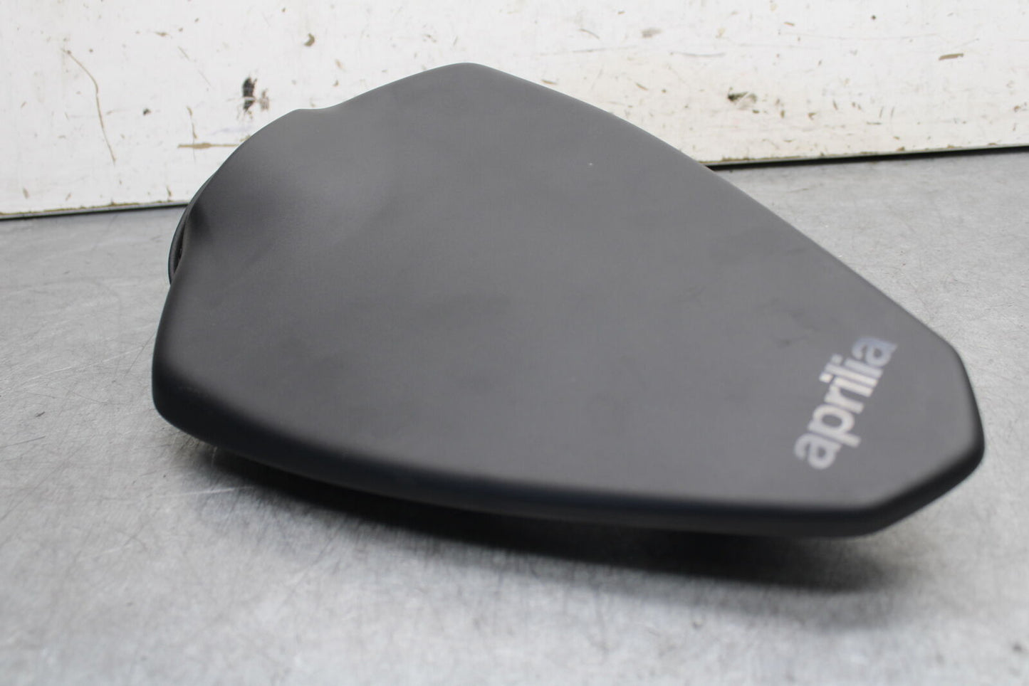 21-24 APRILIA RSV4 REAR PASSENGER SEAT PAD SADDLE PILLION OEM 2B0069 BB668