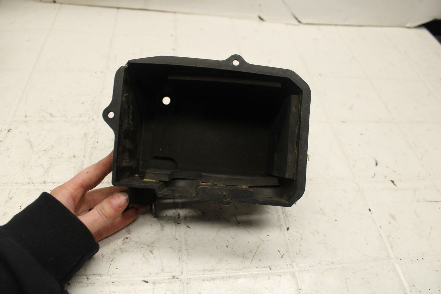 98-03 SUZUKI TL1000R REAR BACK TAIL UNDERTAIL BATTERY TRAY PLASTIC BB23
