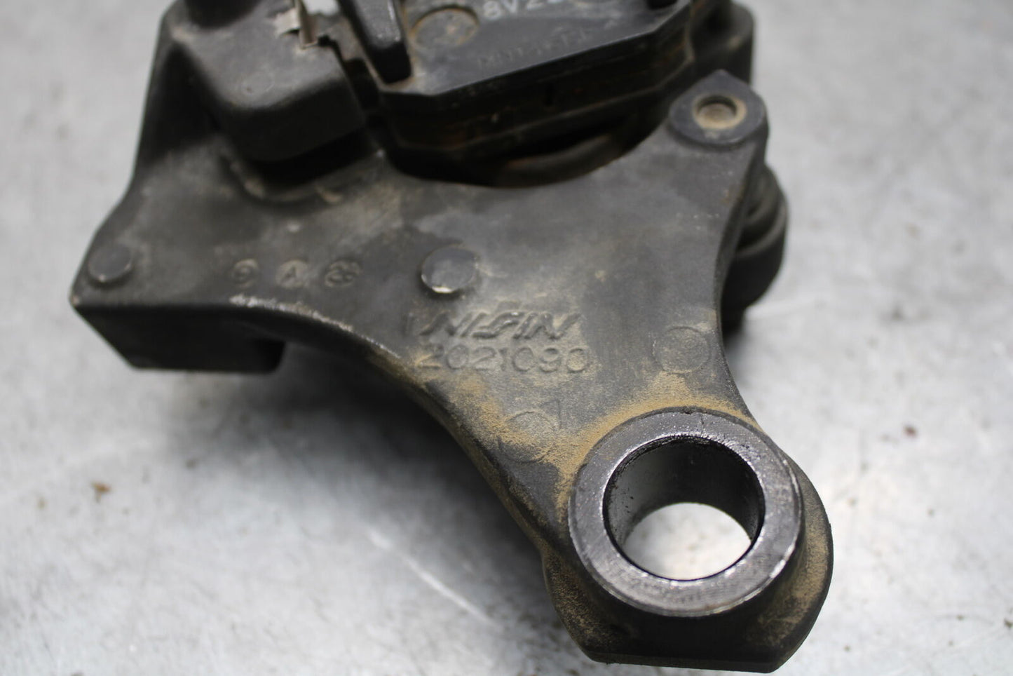 09-11 TRIUMPH DAYTONA 675 REAR BACK BRAKE CALIPER W MOUNT BRACKET BB652