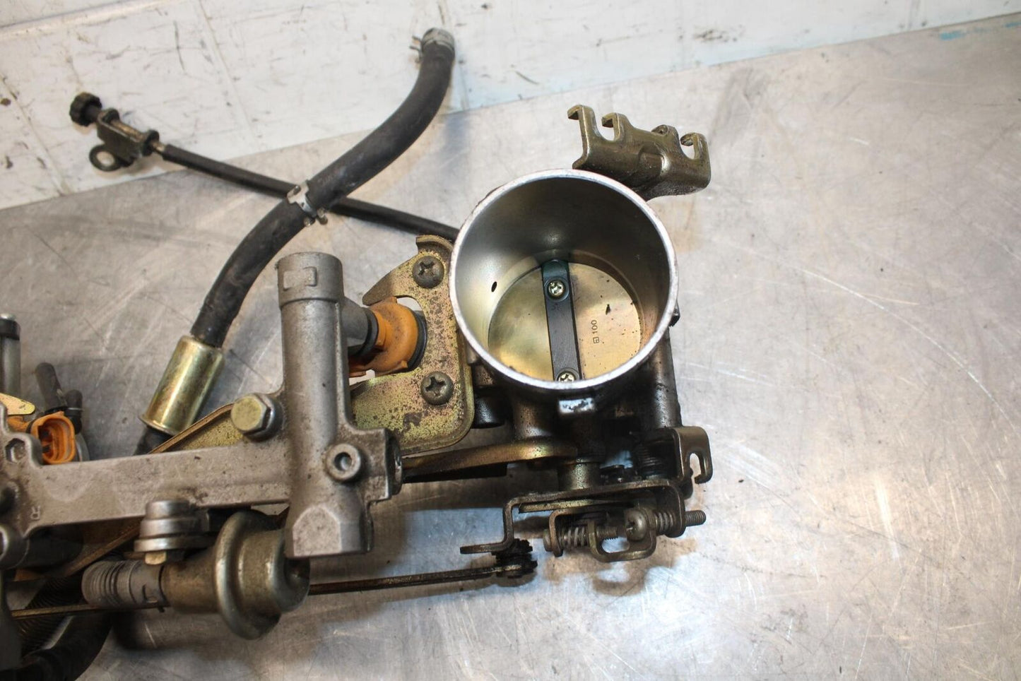 1998 Suzuki TL1000S MAIN FUEL INJECTORS / THROTTLE BODIES