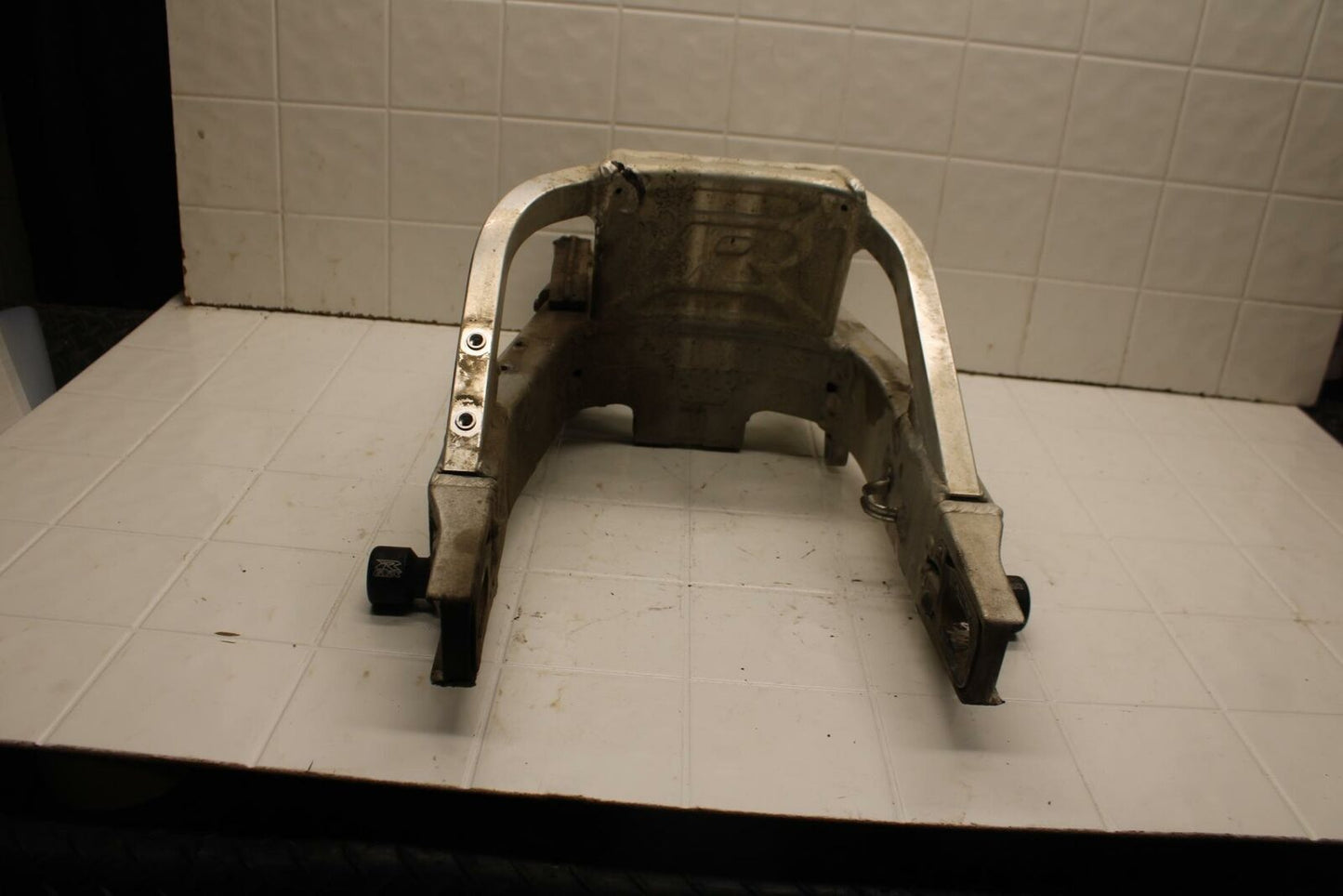 01-02 SUZUKI GSXR750 REAR SWINGARM BACK SUSPENSION SWING ARM BB402