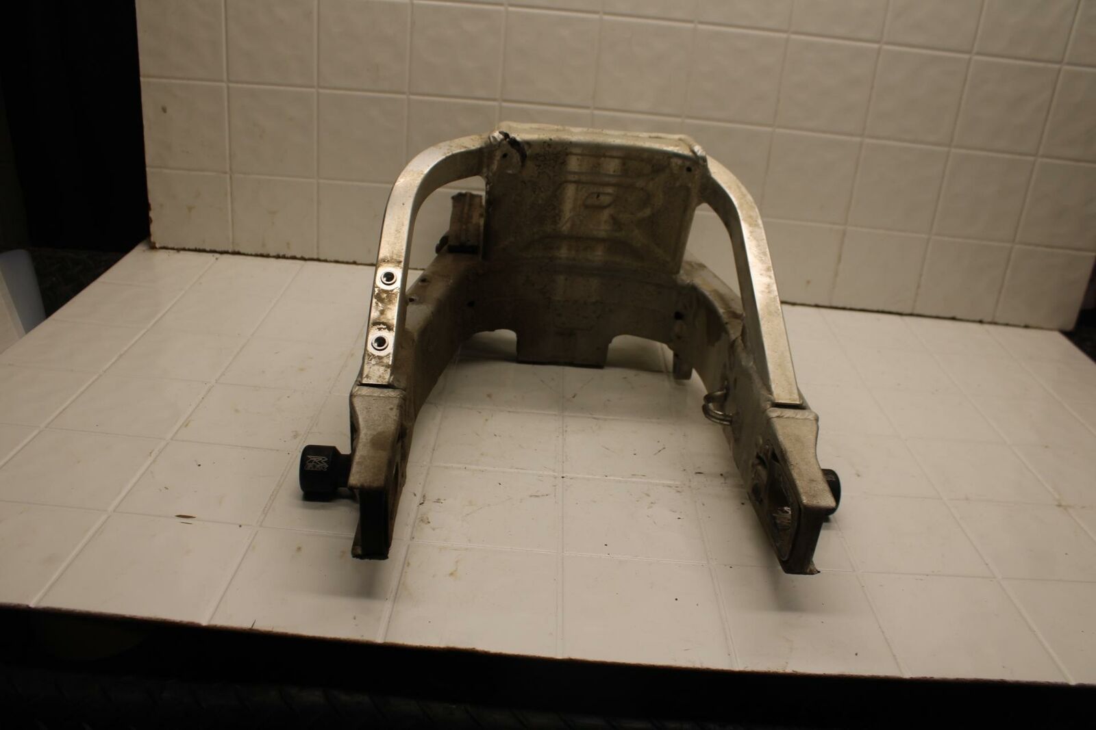 01-02 SUZUKI GSXR750 REAR SWINGARM BACK SUSPENSION SWING ARM BB402