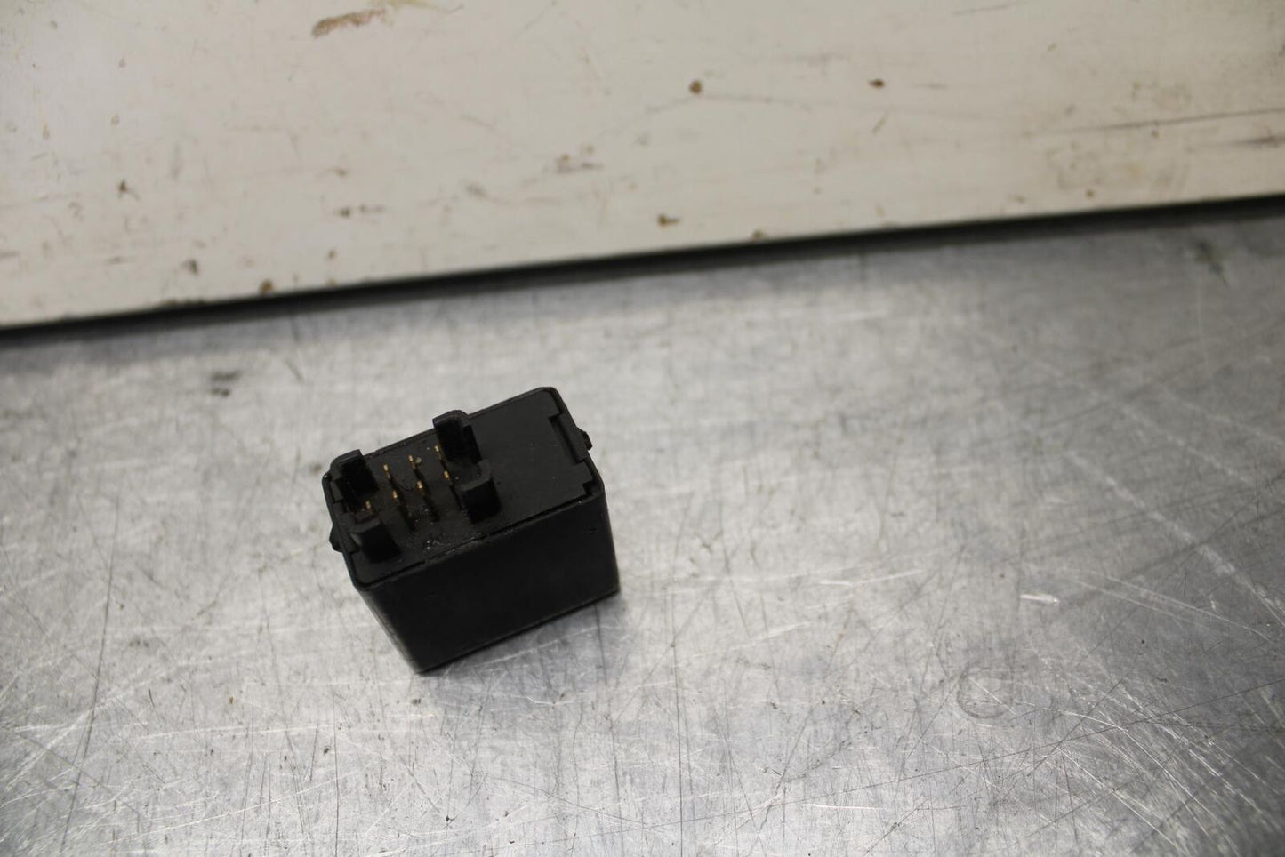 01 SUZUKI GSXR1000 TURN SIGNAL BLINKER RELAY FLASHER SWITCH 38610-03F00 BB100