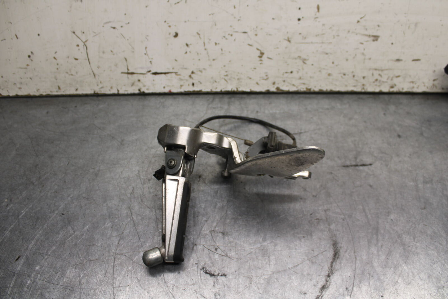 96-07 YAMAHA YZF600R RIGHT REARSET REAR SET DRIVER FOOT PEG REST STOP BB746