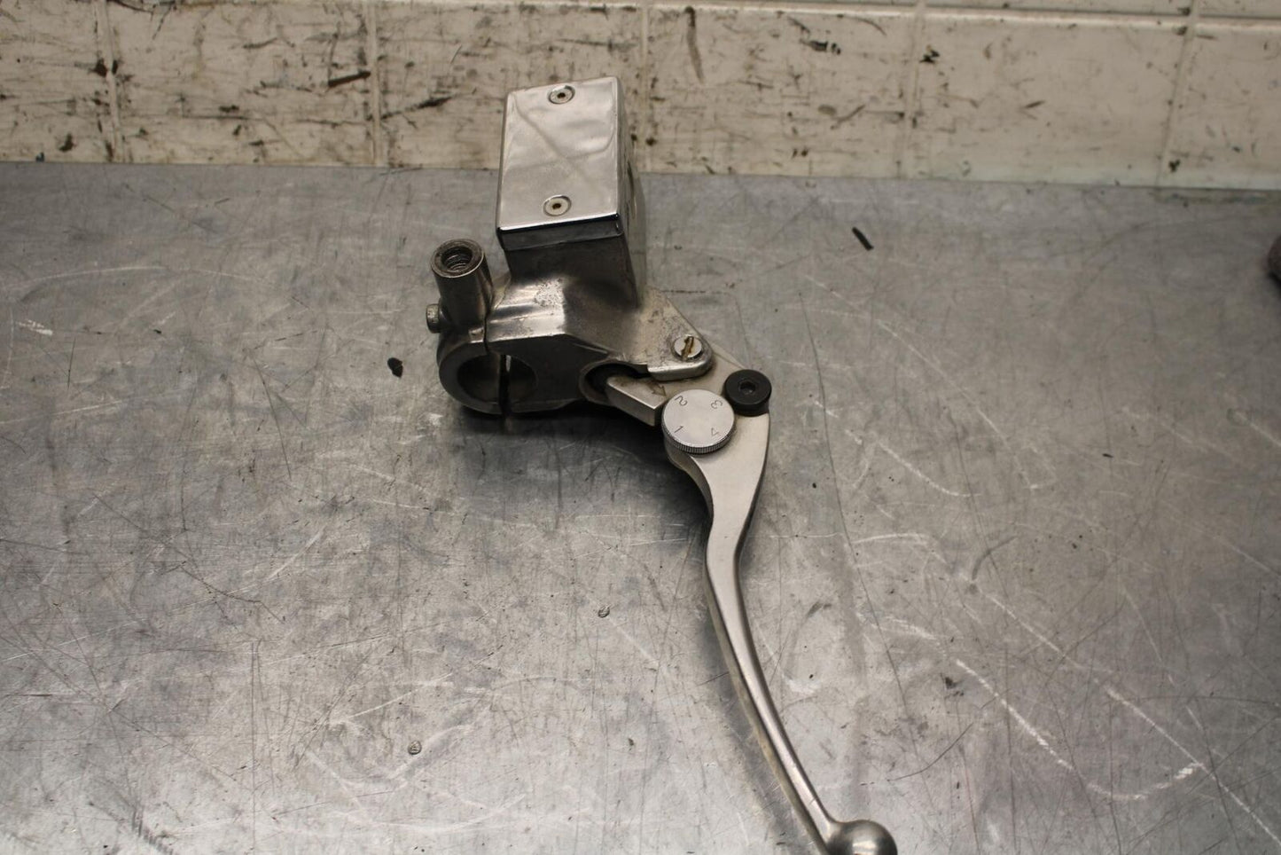 2004 Suzuki Intruder 1500 VL1500 FRONT BRAKE MASTER CYLINDER 59600-10F20 BB573