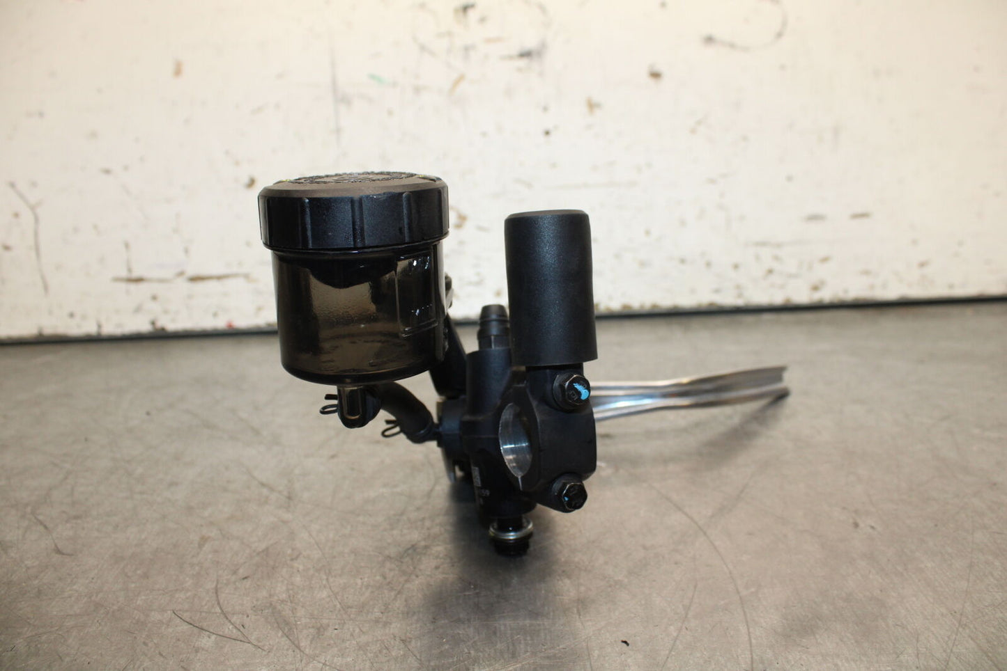 21-24 APRILIA TUONO 660 FACTORY FRONT BRAKE MASTER CYLINDER w/ LEVER BB733