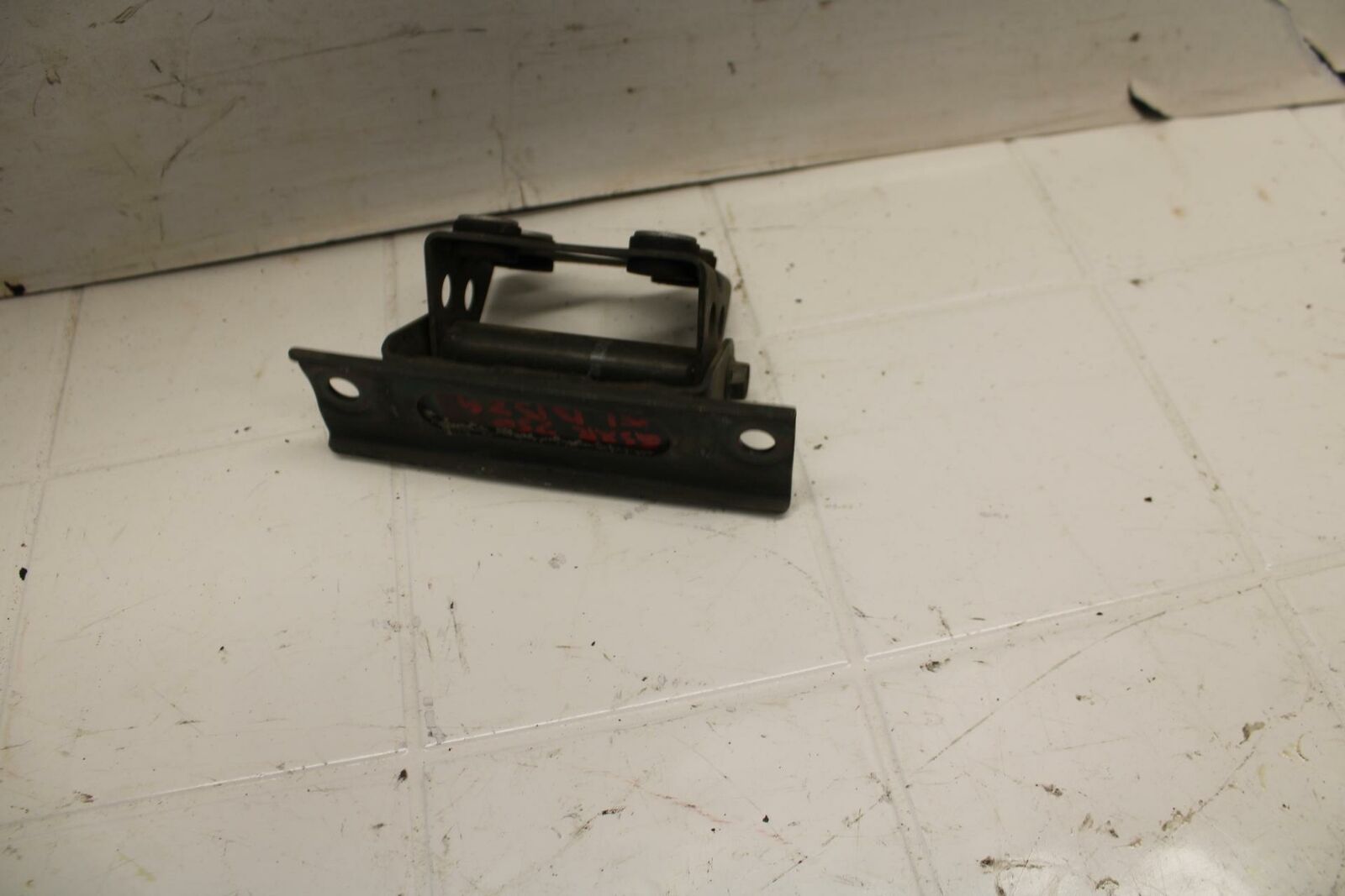 01-02 SUZUKI GSXR750 GAS TANK FUEL CELL PETROL RESERVOIR BRACKET MOUNT BB15