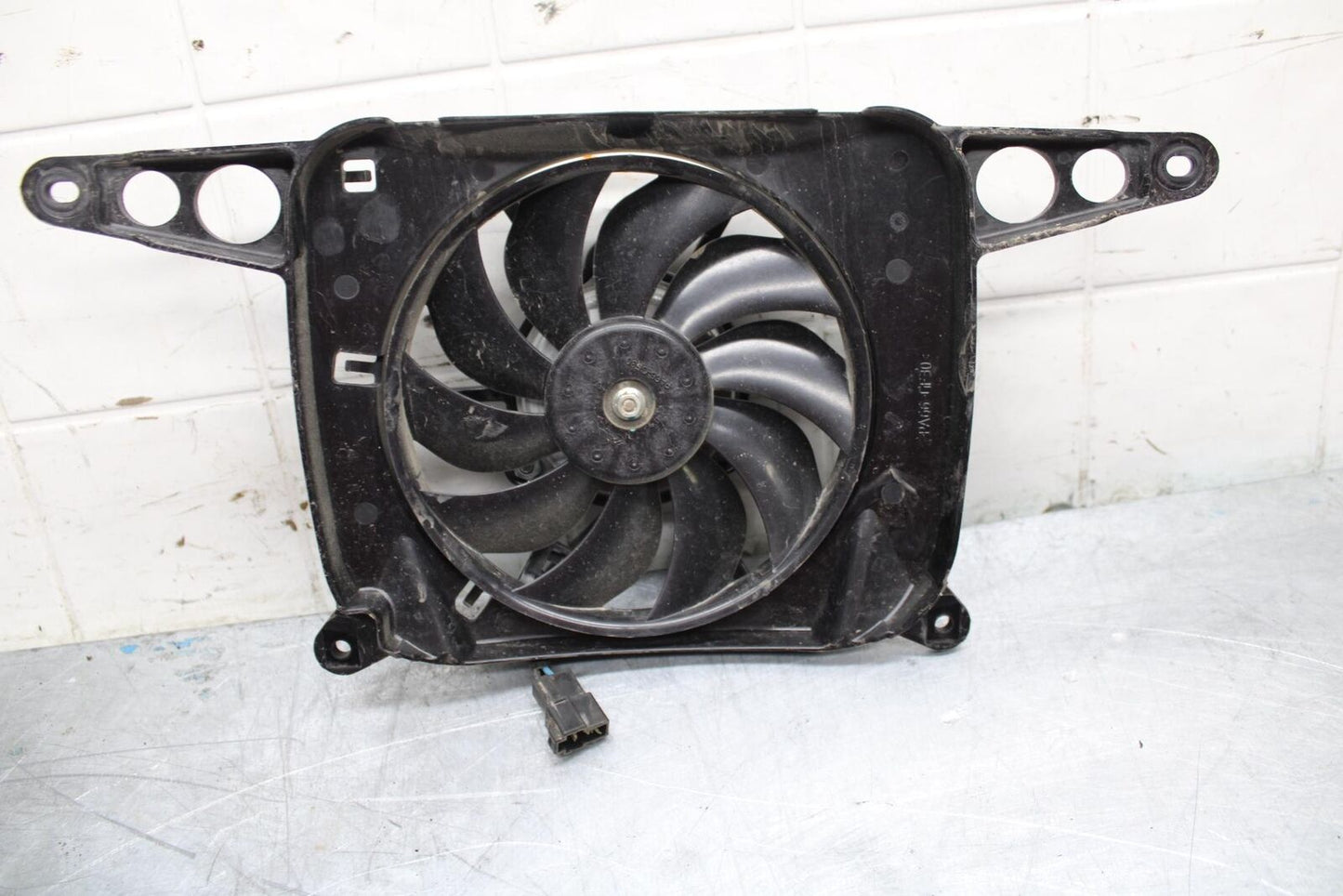 17-21 TRIUMPH STREET TRIPPLE R ABS ENGINE RADIATOR COOLING FAN bb452