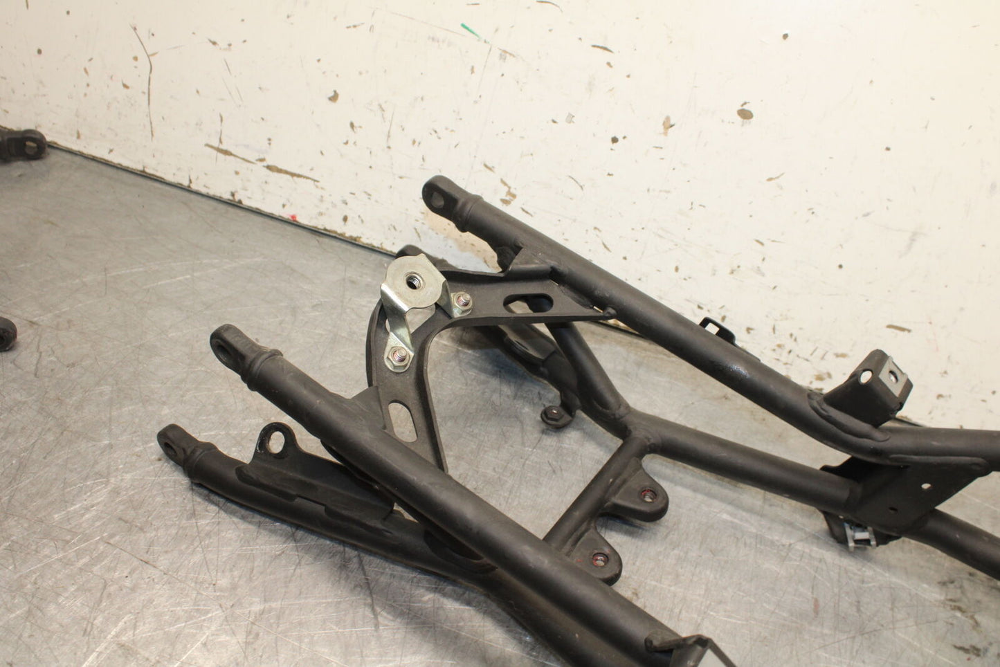 09-11 DUCATI STREETFIGHTER 1098 REAR SUBFRAME BACK SUB FRAME BB705