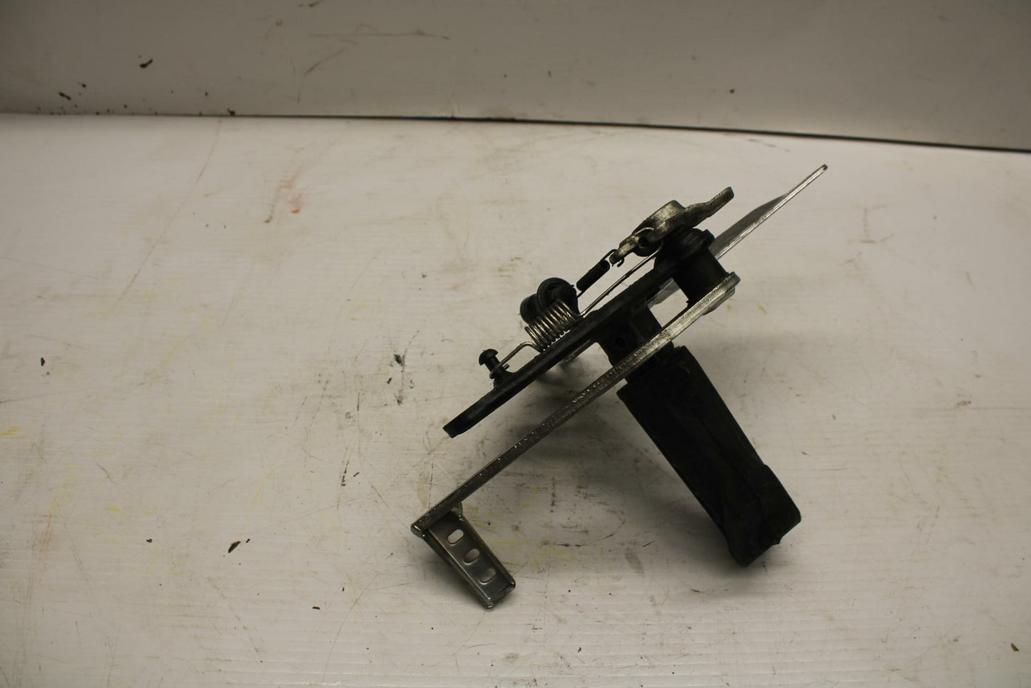 04-09 SUZUKI GS500F RIGHT REARSET REAR SET DRIVER FOOT PEG REST STOP BB278