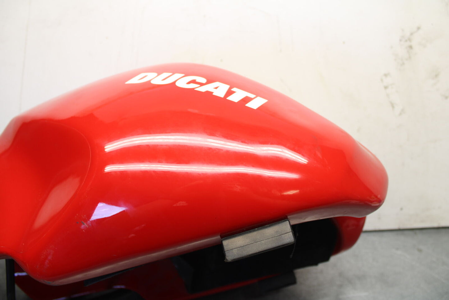 06-07 DUCATI MONSTER 695 GAS TANK FUEL CELL PETROL RESERVOIR BB674
