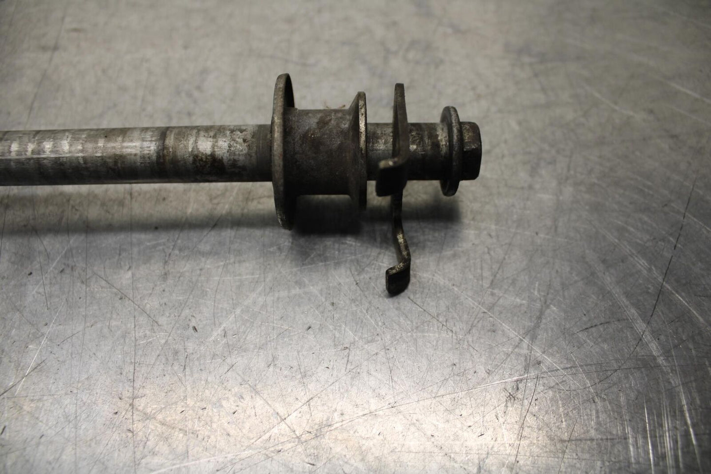 04-09 SUZUKI GS 500 FH GS500F REAR AXLE BACK WHEEL RIM PIVOT BOLT AXEL BB97