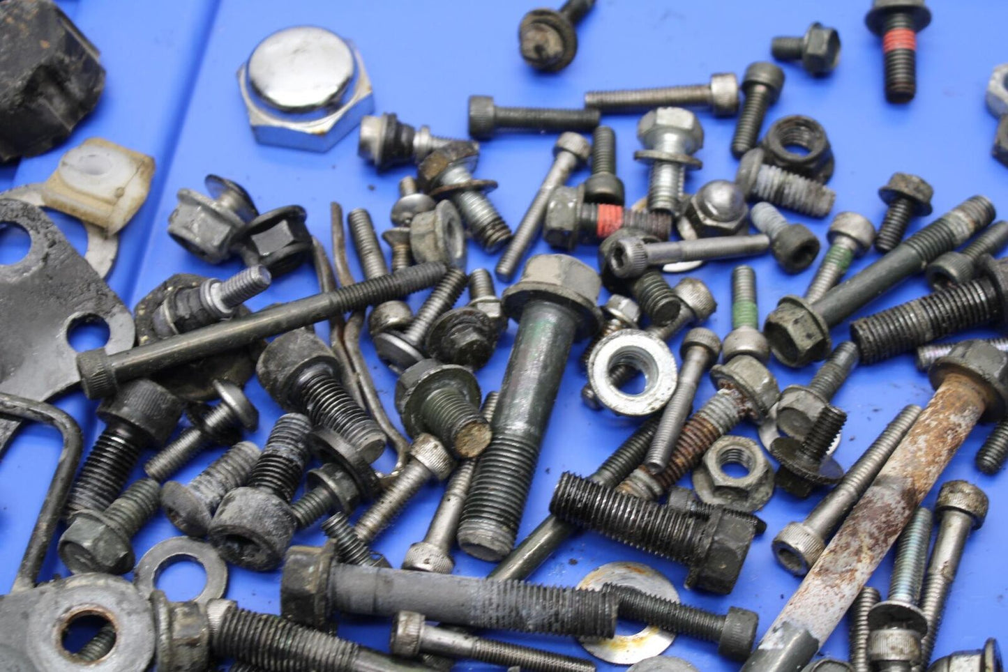 2006 Kawasaki Vulcan 900 VN900B Classic MISCELLANEOUS BOLTS AND HARDWARE BB585