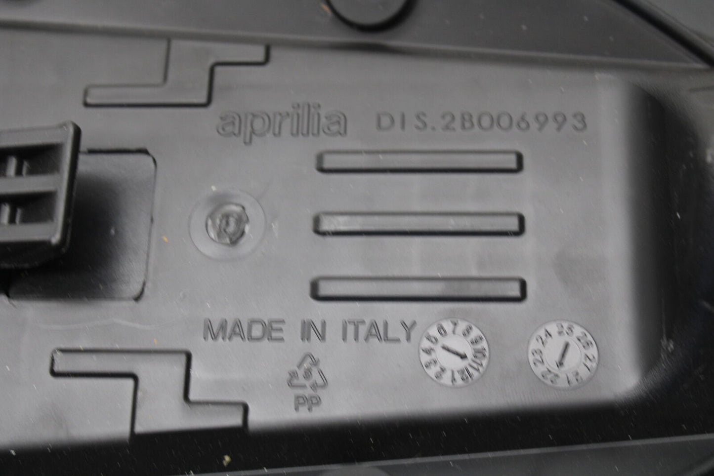 21-24 APRILIA RSV4 REAR PASSENGER SEAT PAD SADDLE PILLION OEM 2B0069 BB668