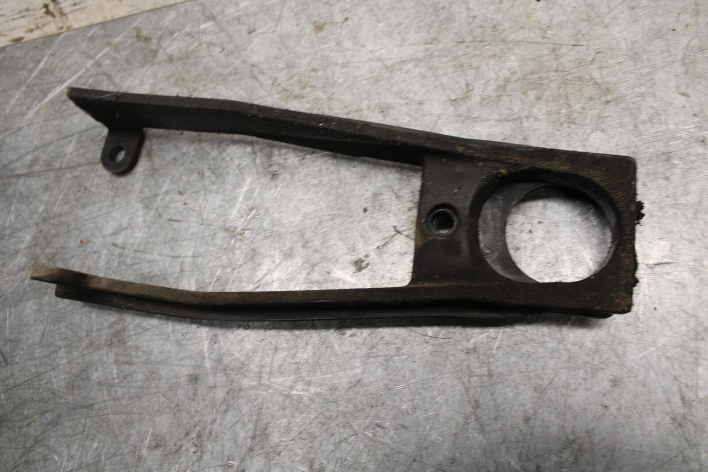 2007 Suzuki GSXR600 SWINGARM CHAIN BUFFER SLIDER GUIDE 61273-01H00 BB540