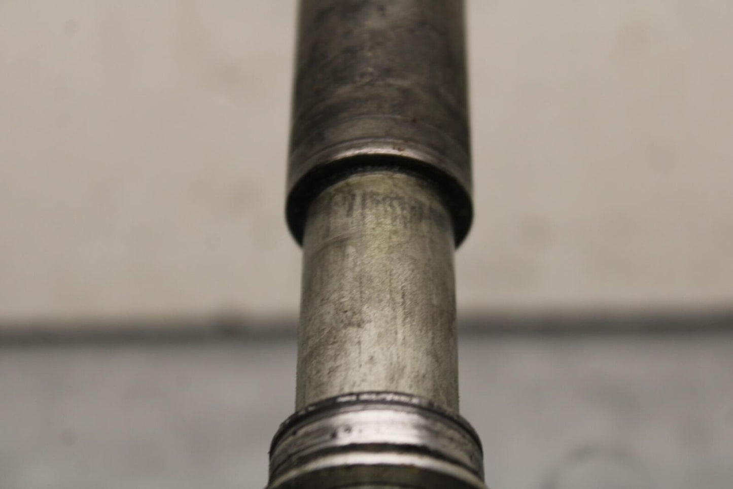 2011 Suzuki GSXR600 FRONT WHEEL RIM AXLE PIVOT BOLT 54711-14J00 BB94