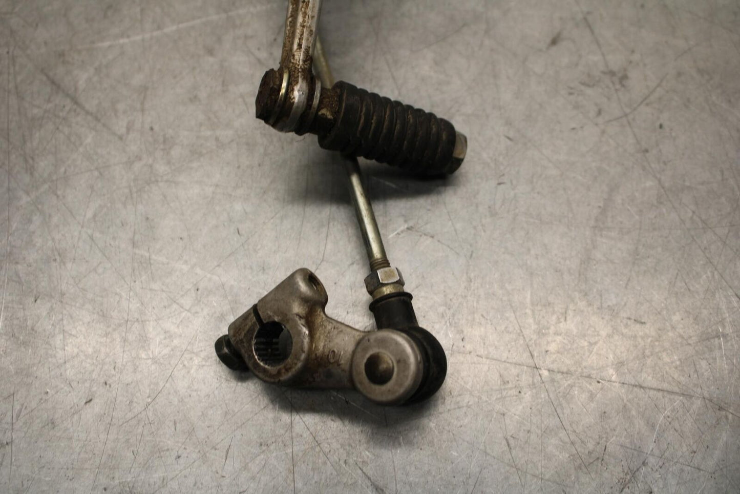 2001 Suzuki GSXR600 LEFT REARSET REAR SET DRIVER FOOT PEG REST STOP BB59