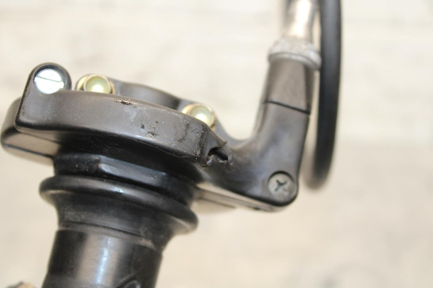 2005 Ducati Monster S2R RIGHT THROTTLE GRIP BB557