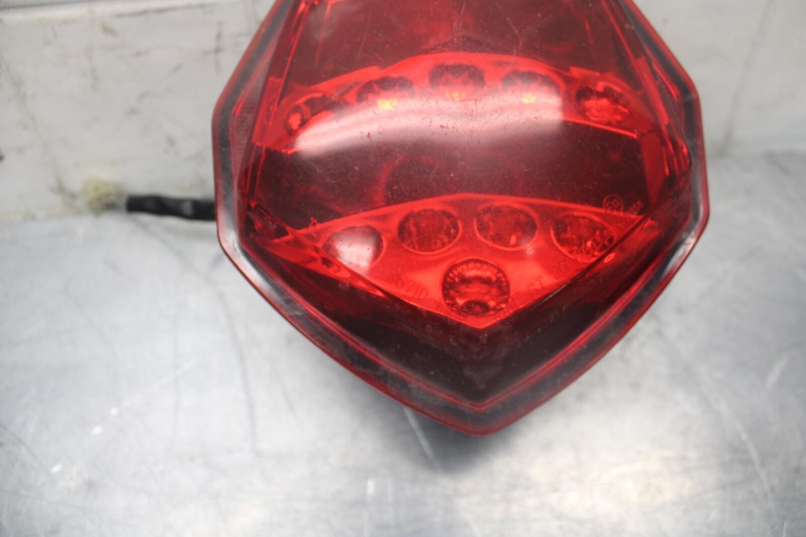 03-04 SUZUKI GSXR1000 REAR TAIL TAILLIGHT BACK BRAKE LIGHT 35710-18G31 BB459