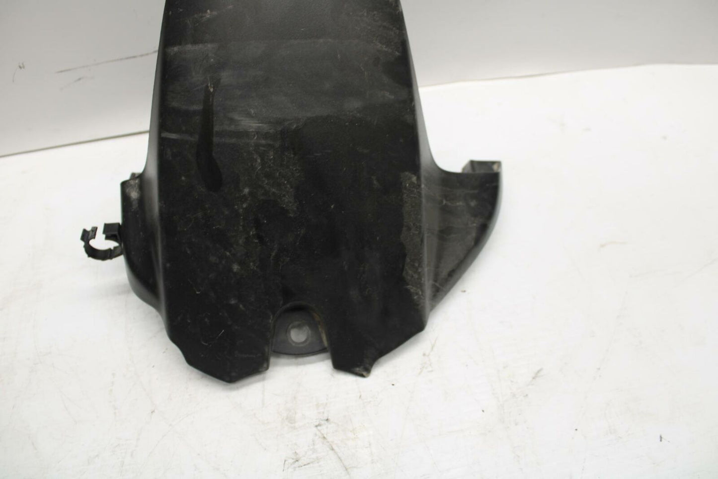 08-09 SUZUKI GSXR600 REAR BACK WHEEL TIRE HUGGER FENDER 63112-37H00-019 BB262