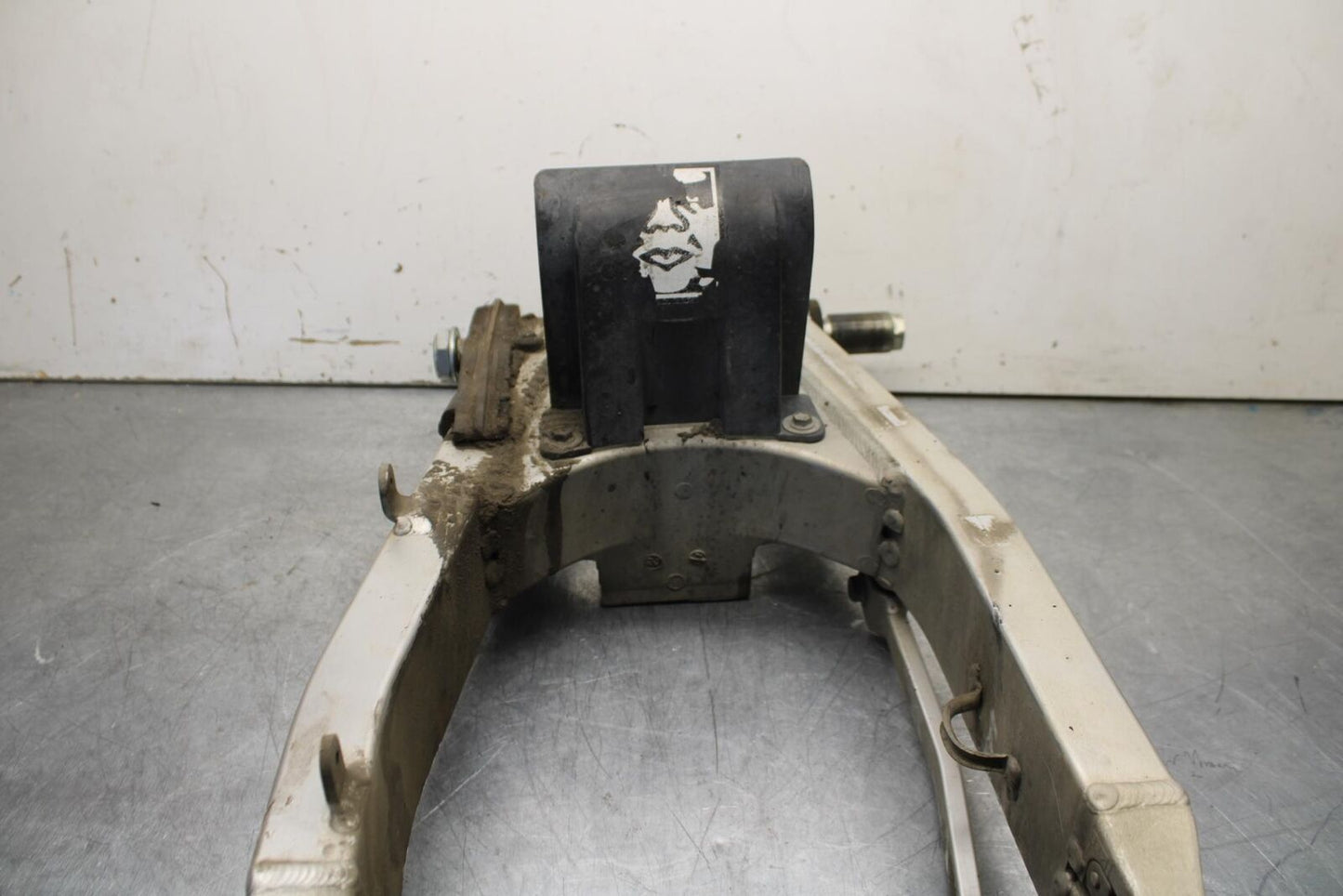 01-03 SUZUKI GSXR600 REAR SWINGARM BACK SUSPENSION SWING ARM 61000-39F00 BB633