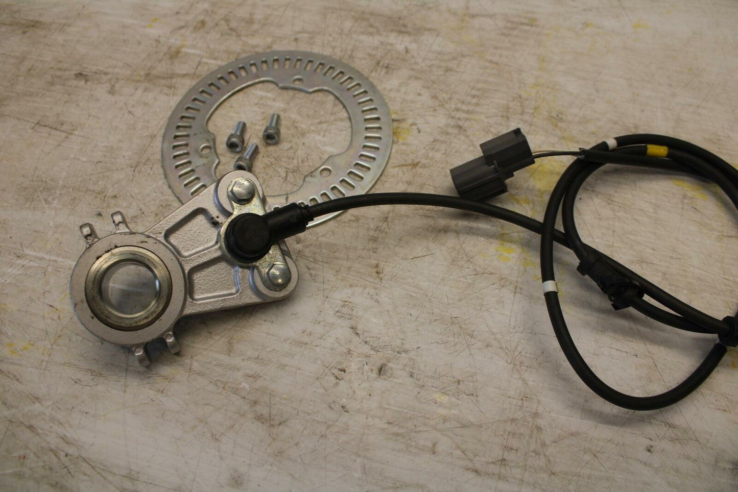 07-12 SUZUKI BANDIT 650F FRONT WHEEL ABS BRAKE RING SENSOR BB280