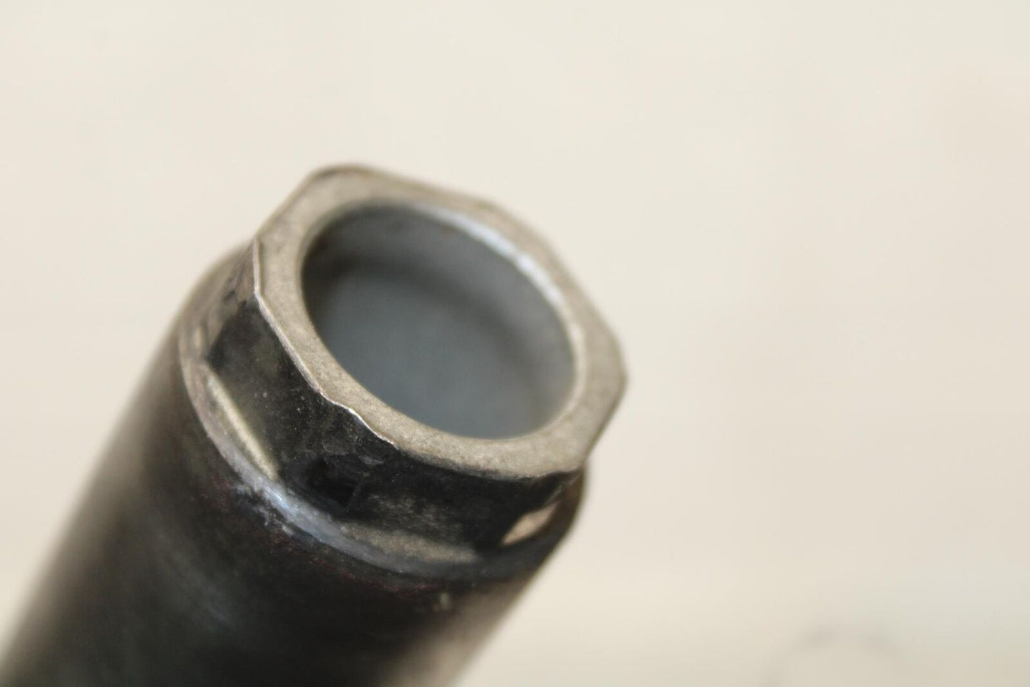 1999 Suzuki GSXR600 FRONT WHEEL RIM AXLE PIVOT BOLT BB580
