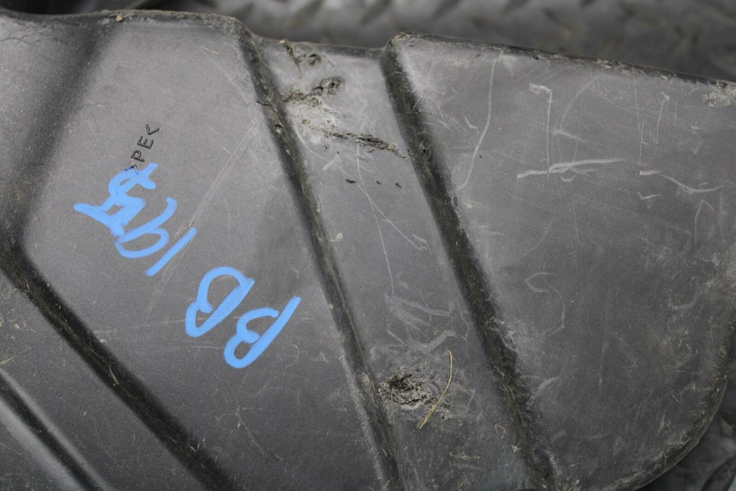 93 KAWASAKI NINJA ZX750L RIGHT LEFT AIR INTAKE DUCTS BB195