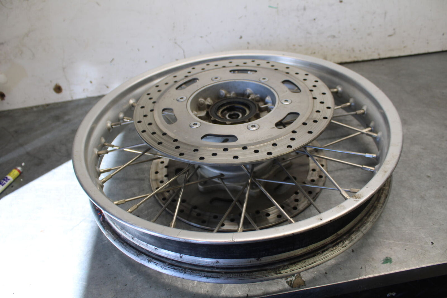 01-06 TRIUMPH TIGER 955I FRONT RIM FRONT WHEEL BB693