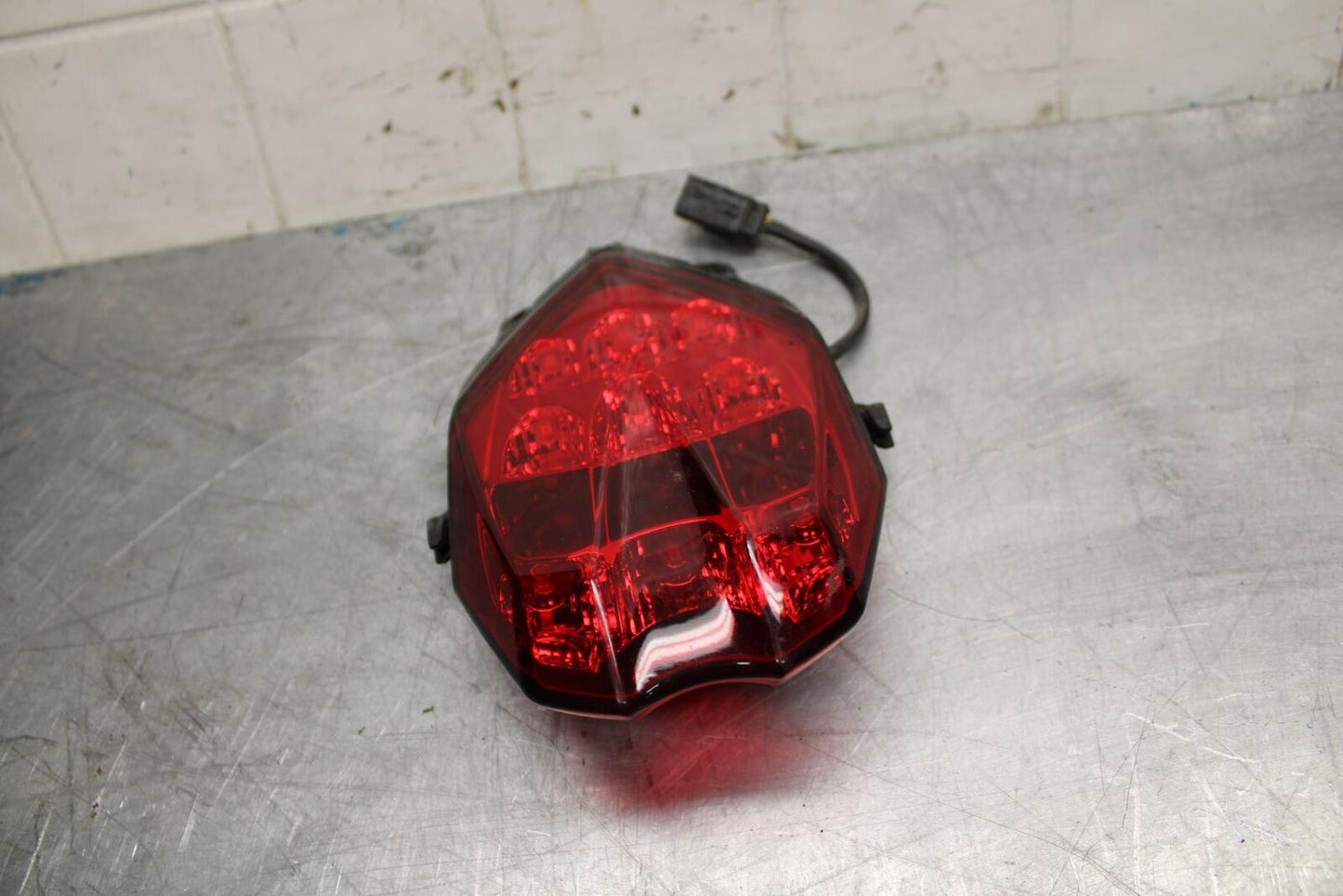17-21 TRIUMPH STREET TRIPPLE R ABS REAR TAIL TAILLIGHT BACK BRAKE LIGHT bb452