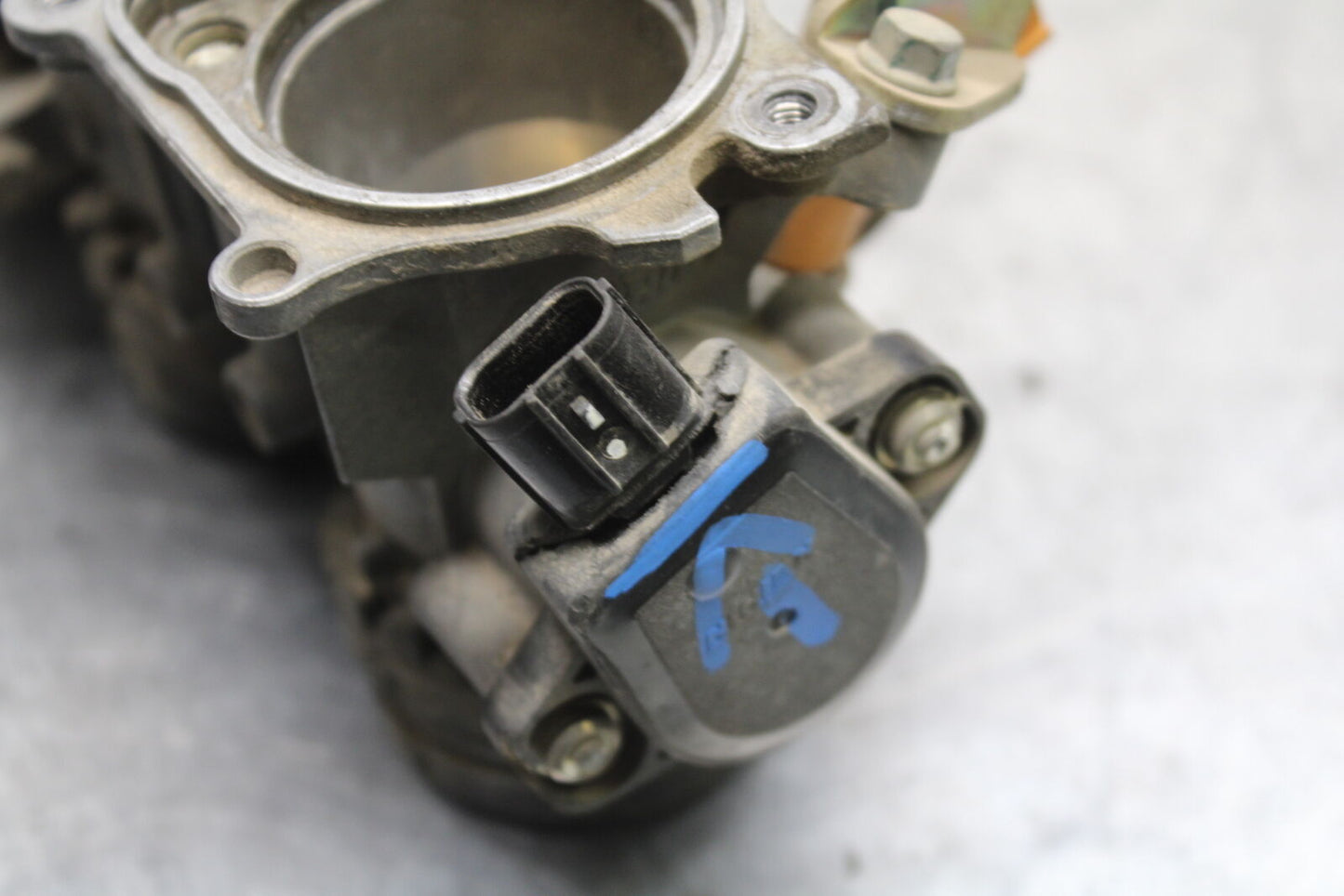 05-06 HONDA CBR600RR MAIN FUEL INJECTORS / THROTTLE BODIES BB739