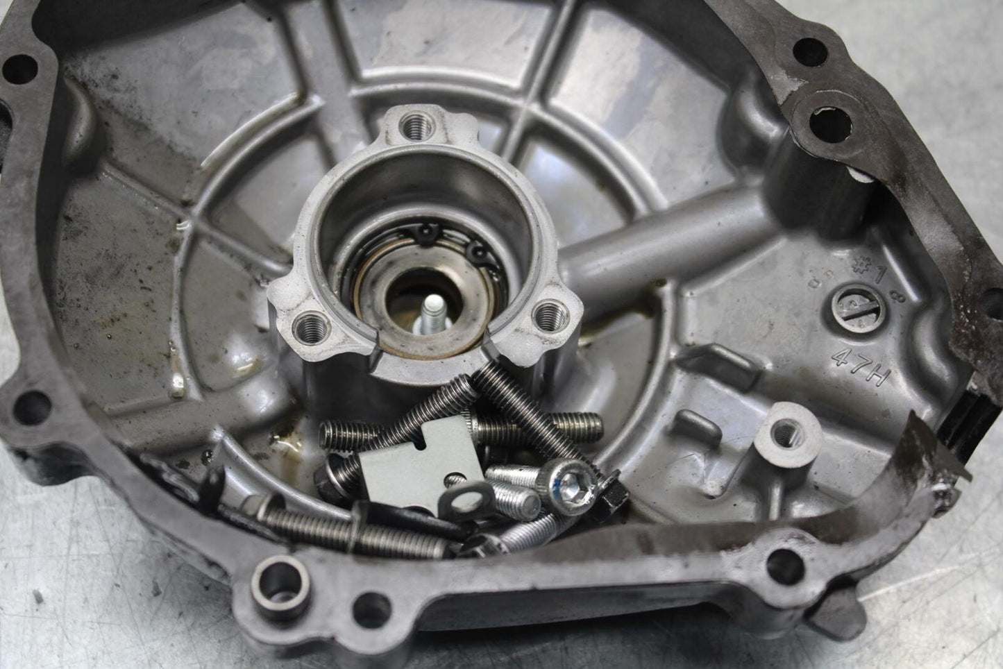 2011 Suzuki GSXR1000 STATOR MAGNETO ALTERNATOR GENERATOR COVER 11351-47H00 BB96