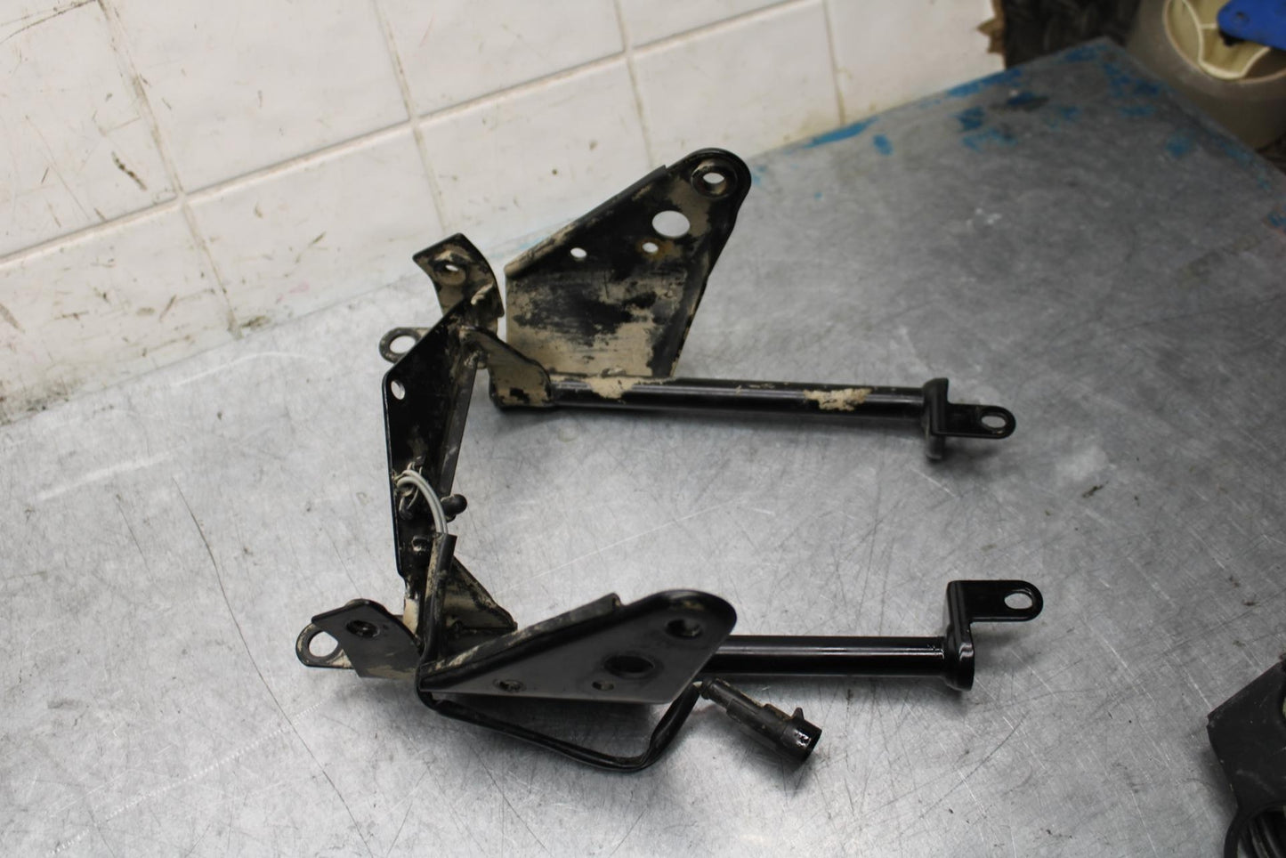 16-17 MOTO GUZZI V7 II HEADLIGHT STAY BRACKET BB57