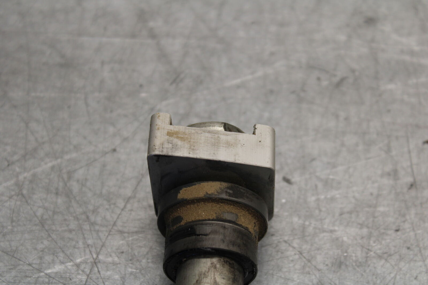 09-11 TRIUMPH DAYTONA 675 REAR AXLE BACK WHEEL RIM PIVOT BOLT AXEL BB652