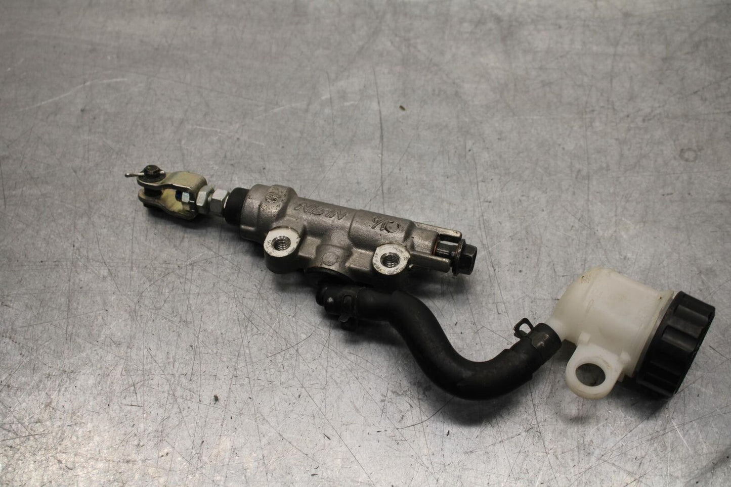 2001 Suzuki GSXR600 REAR BRAKE MASTER CYLINDER W RESERVOIR 69600-33C00 BB584