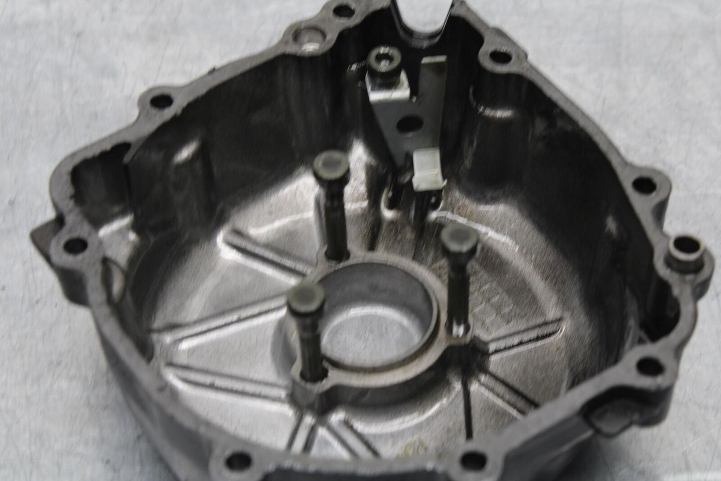 1999 Suzuki GSXR600 STATOR MAGNETO ALTERNATOR GENERATOR COVER 11351-33E01 BB580