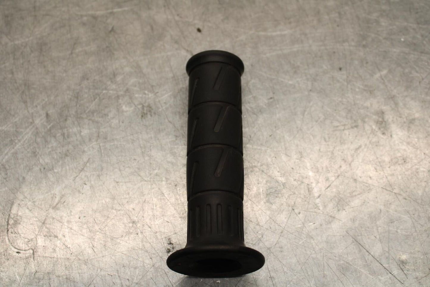 15-16 KAWASAKI EX300 RIGHT THROTTLE GRIP BB635