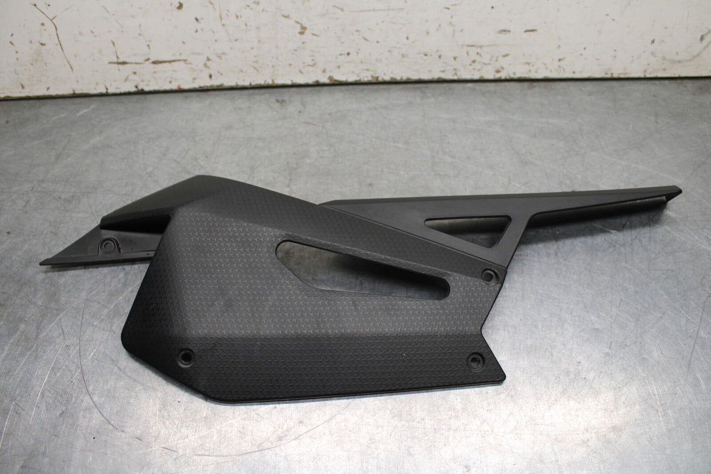 21-24 APRILIA TUONO 660 FACTORY REAR BACK DRIVE CHAIN GUARD COVER SHIELD BB733