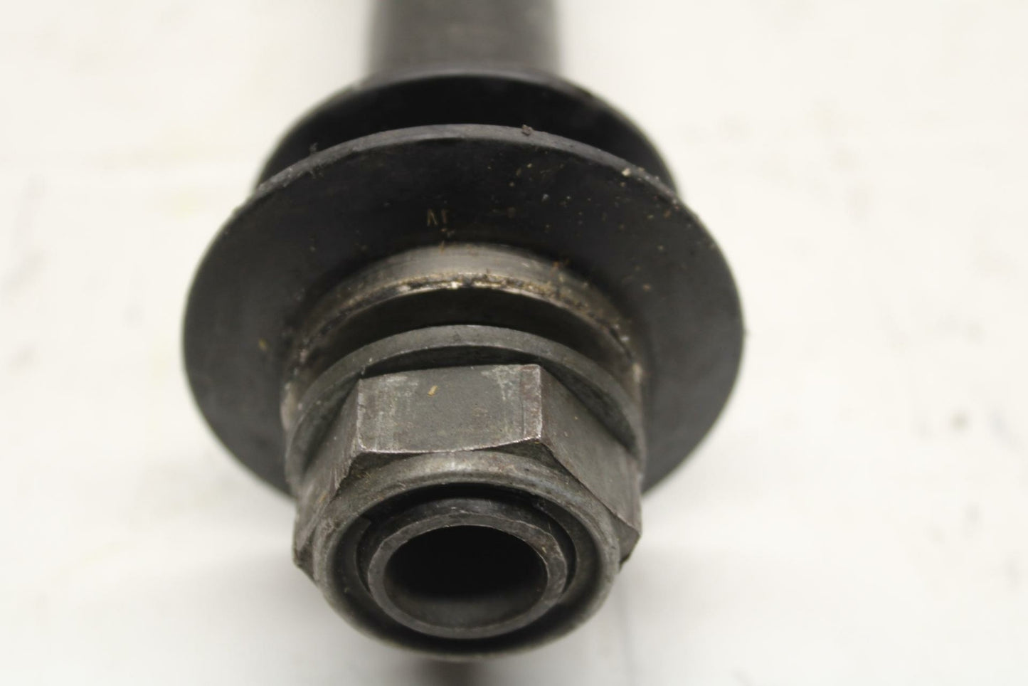 98-99 YAMAHA YZF R1 REAR AXLE BACK WHEEL RIM PIVOT BOLT AXEL BB08