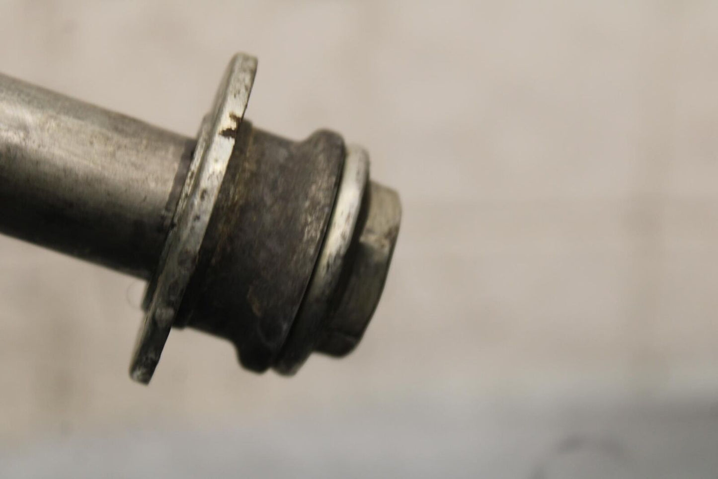2004 Suzuki Intruder 1500 VL1500 REAR AXLE BACK WHEEL RIM PIVOT BOLT AXEL BB573