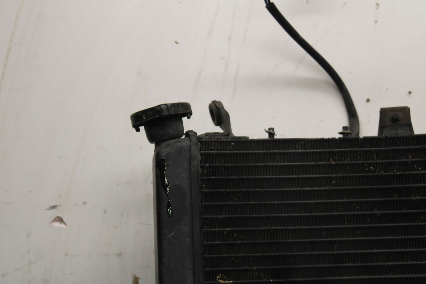 03-04 TRIUMPH DAYTONA 600 ENGINE RADIATOR MOTOR COOLER COOLING RADIATER BB745