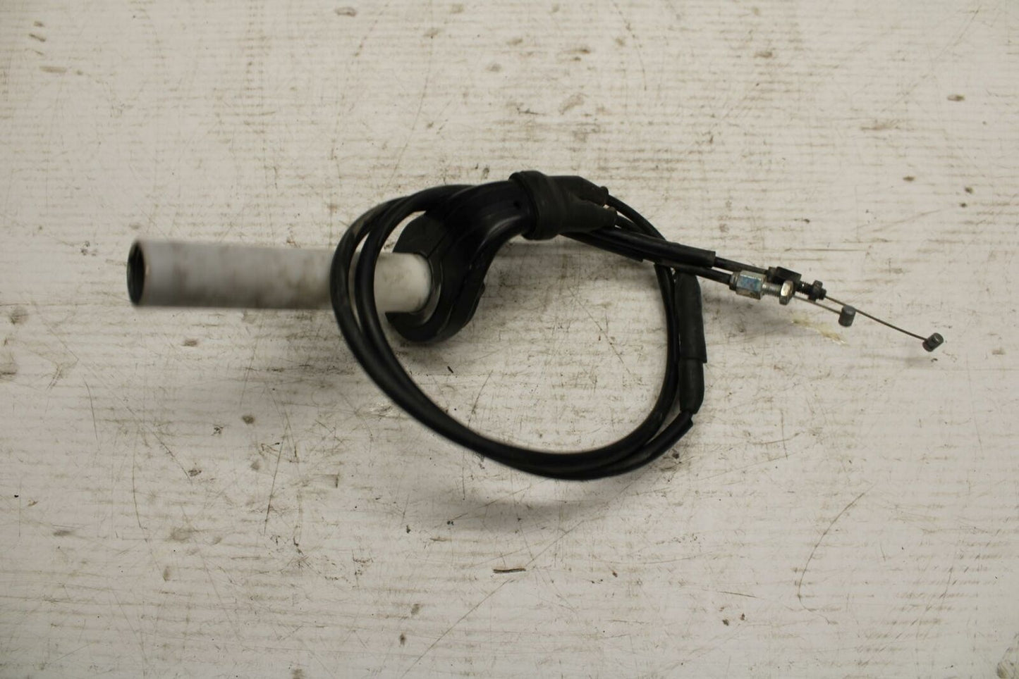 07 YAMAHA YZF R6 2c0 THROTTLE CABLE LINE HOUSING GUIDE BB297