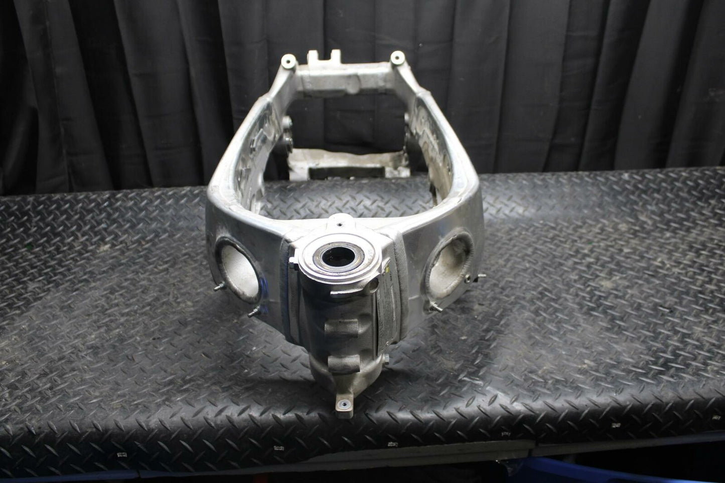 10-11 APRILIA RSV4 R FRAME CHASSIS BB202