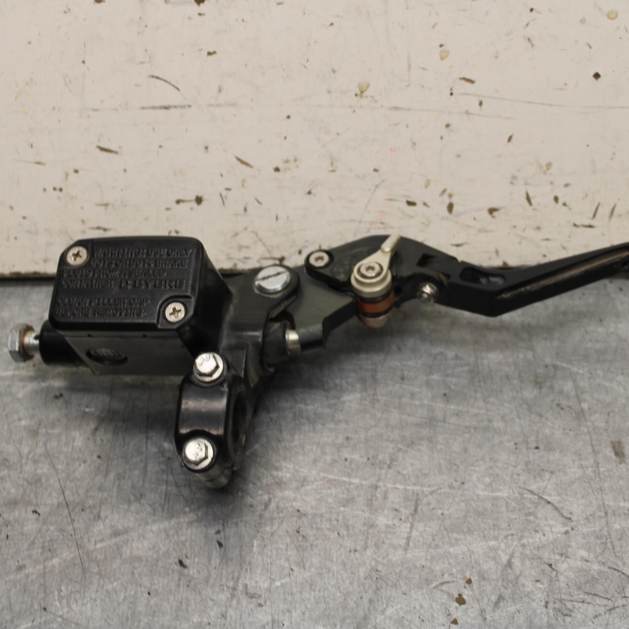 18 KTM RC 390 FRONT BRAKE MASTER CYLINDER w/ LEVER