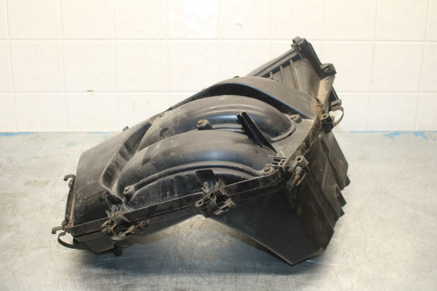 10-12 CAN AM SPYDER RT AIRBOX AIR INTAKE FILTER BOX BB415