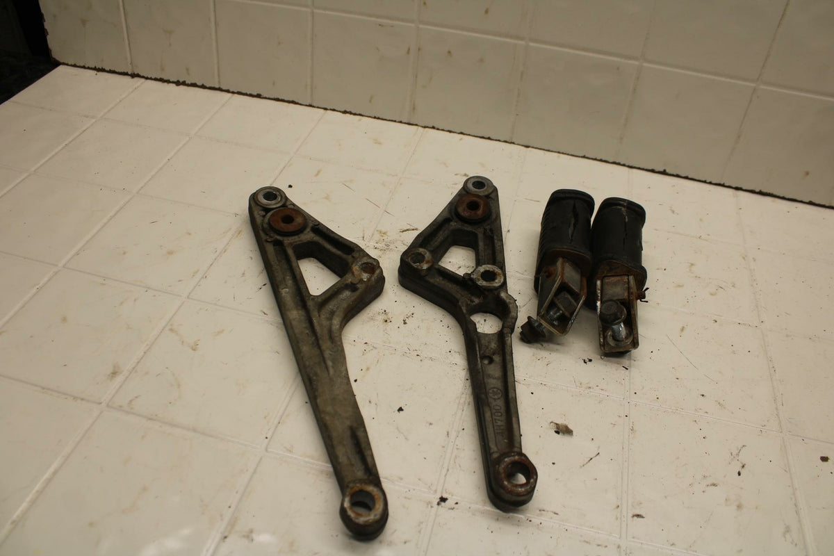 80-83 YAMAHA MAXIM 650 XJ650 FOOT PEG SUPPORTS BB403