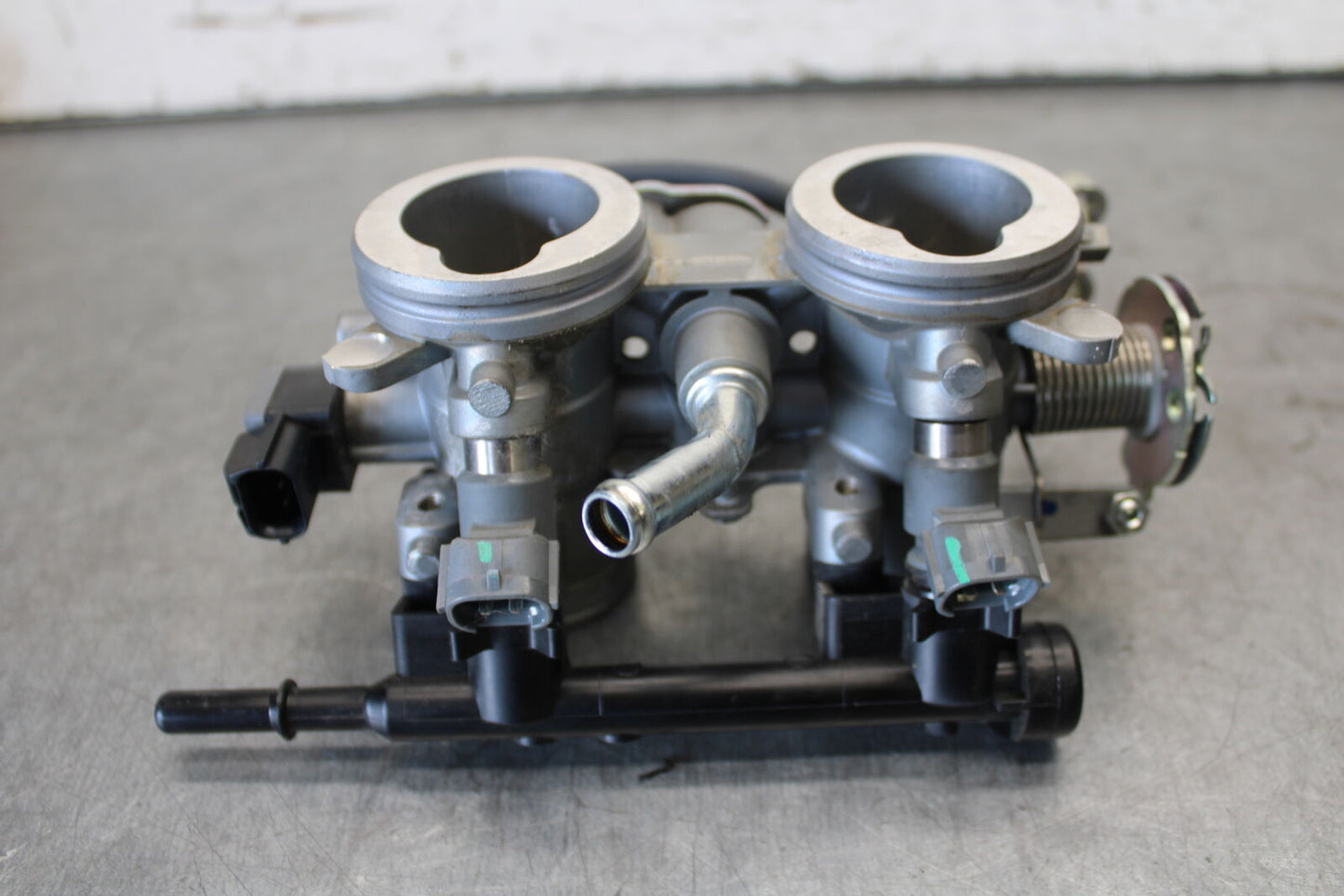 18-23 KAWASAKI NINJA 400 MAIN FUEL INJECTORS / THROTTLE BODIES BB679