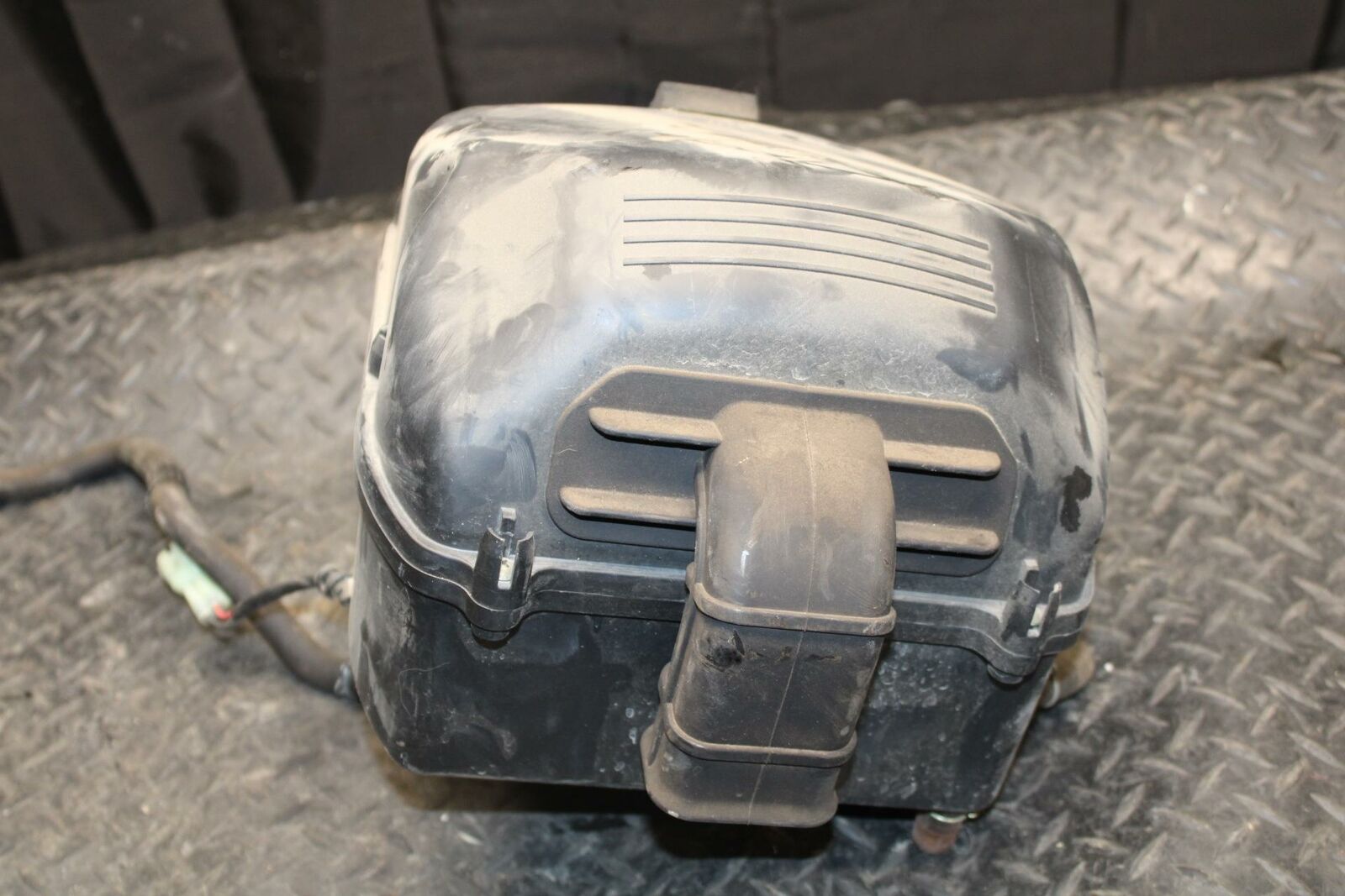 03 SUZUKI SV650S AIRBOX AIR INTAKE FILTER BOX BB219
